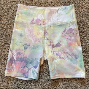 Victoria's Secret Yoga High-Rise Tie-Dye Pastel Bike Shorts Size Medium